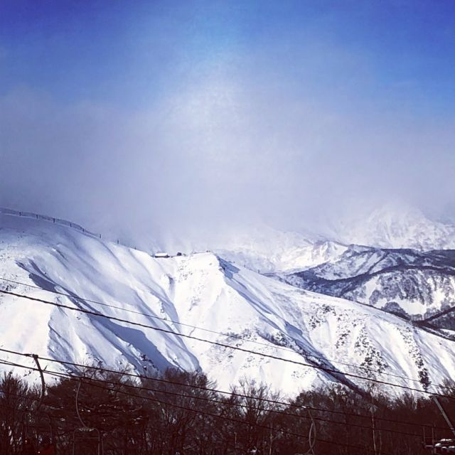 こんばんは😃
ハネイスポーツです！
@haneisports 

2022年12月31日
in HAKUBA

今年もあと2時間半程で終わりを迎えます。
今年も一年、いろいろとお世話になりました。
皆様、良いお年をお迎えください。

#HAKUBA#白馬#大晦日#年越し#スポーツ#愛知県#豊橋市#ハネイスポーツ