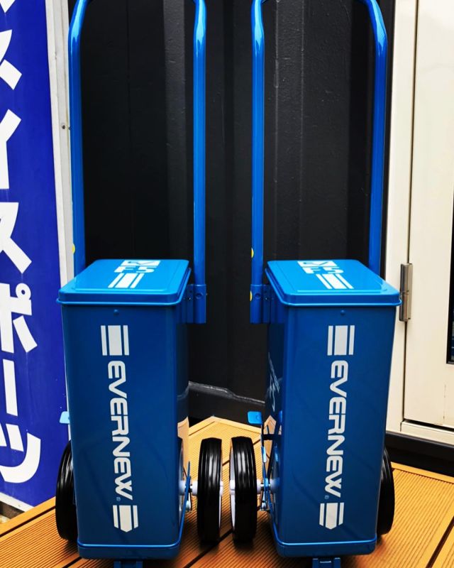 こんばんは♪
ハネイスポーツです😃
@haneisports 

EVER NEW ライン引き

5月は運動会シーズンですね。
これからライン引きが大活躍します♪
壊れたりしていませんか？

買い換えるなら、ハネイスポーツまでどうぞ☆

スポーツ石灰も取り扱っています。
どうぞ、お電話下さいませ♪

#EVERNEW#エバニュー#ライン引き#スポーツ石灰#石灰#運動会#5月#豊橋市#スポーツ#ハネイスポーツ#ザナックス
